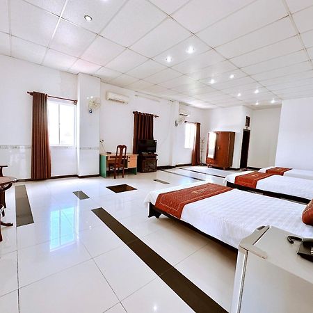 Truc Hoang Ha Hotel Kon Tum Buitenkant foto