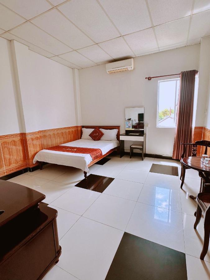 Truc Hoang Ha Hotel Kon Tum Buitenkant foto