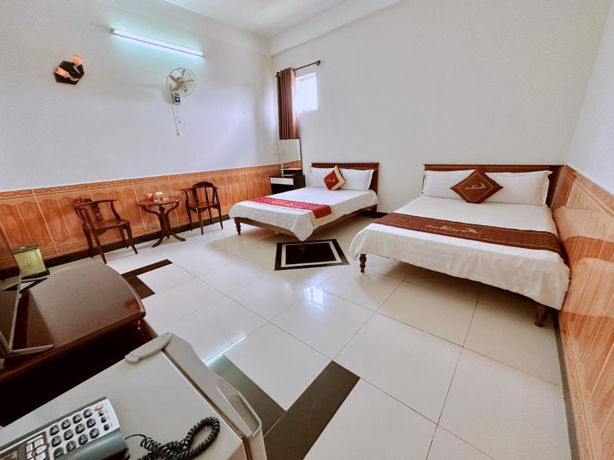 Truc Hoang Ha Hotel Kon Tum Buitenkant foto