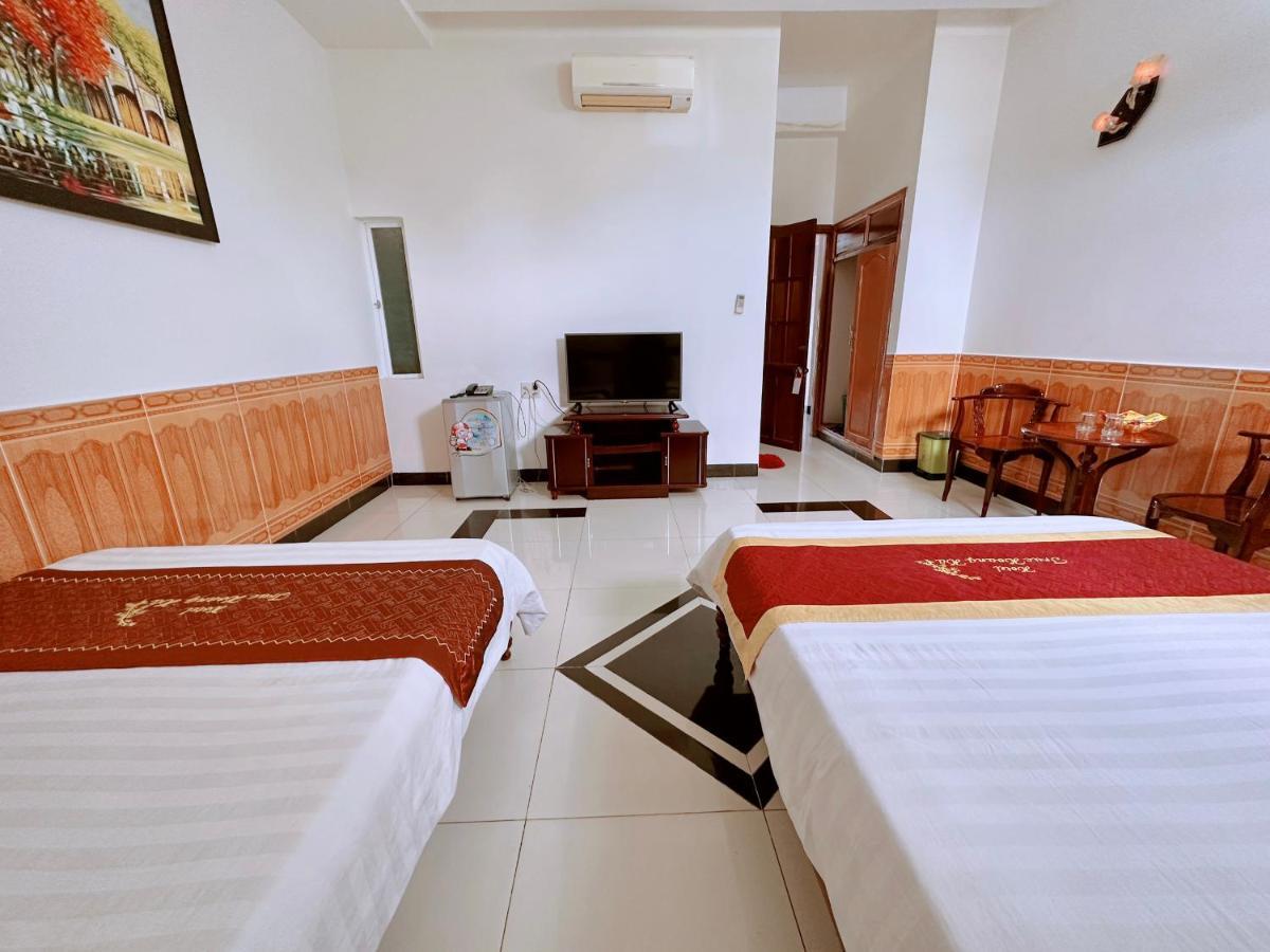 Truc Hoang Ha Hotel Kon Tum Buitenkant foto