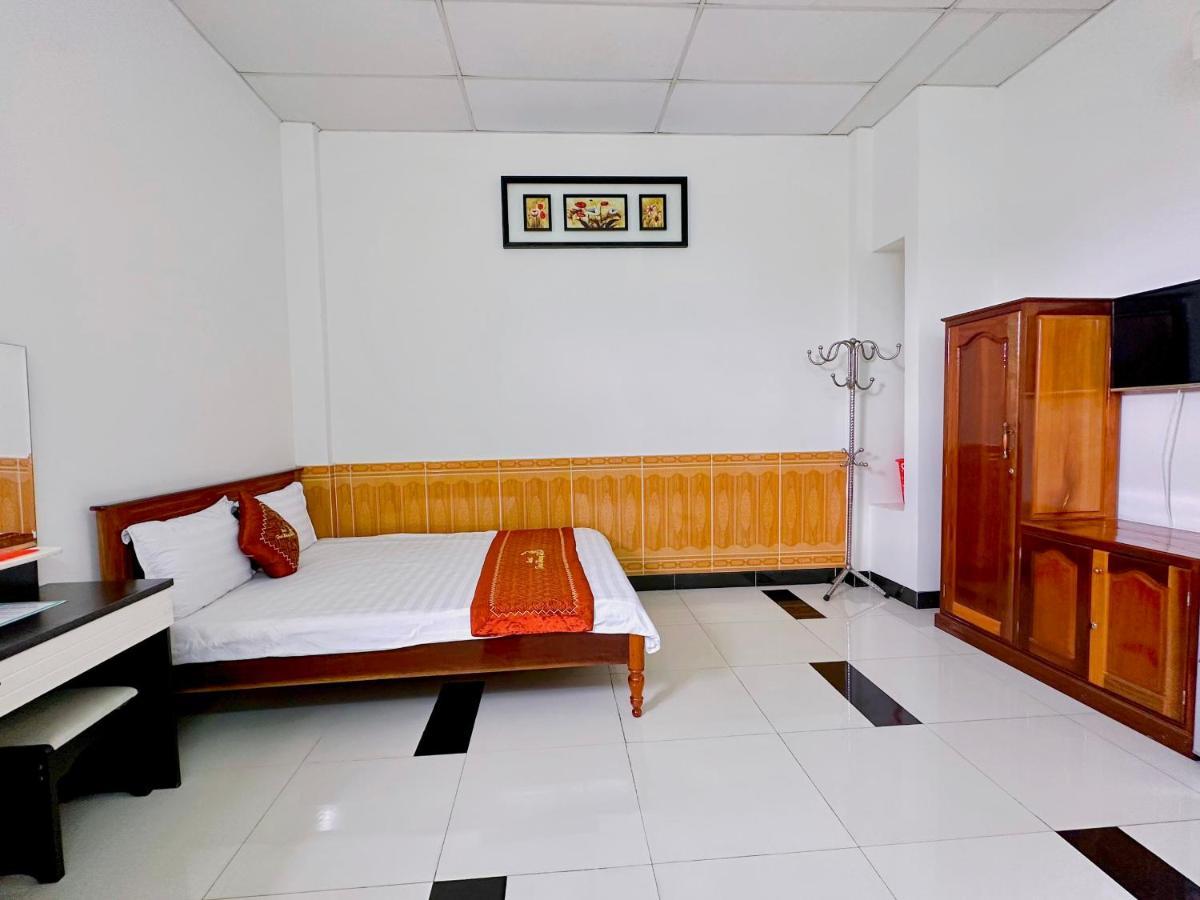 Truc Hoang Ha Hotel Kon Tum Buitenkant foto