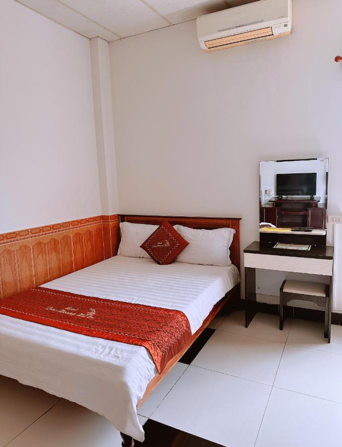 Truc Hoang Ha Hotel Kon Tum Buitenkant foto