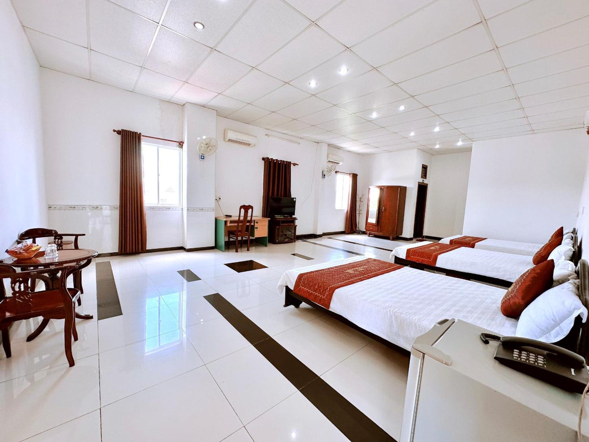 Truc Hoang Ha Hotel Kon Tum Buitenkant foto