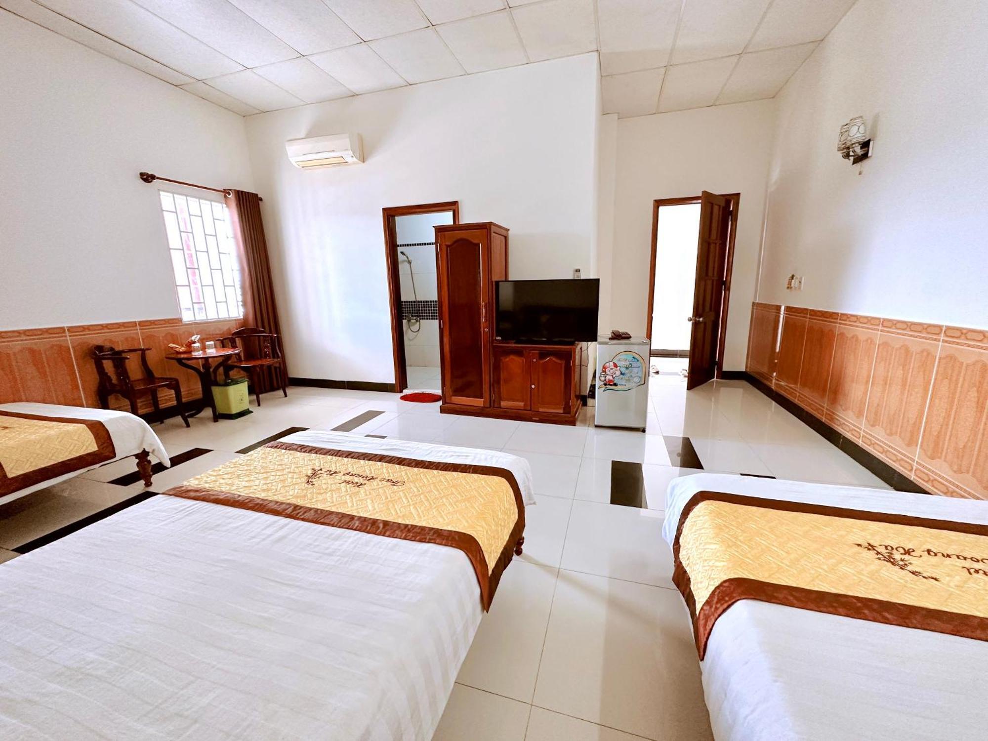 Truc Hoang Ha Hotel Kon Tum Buitenkant foto