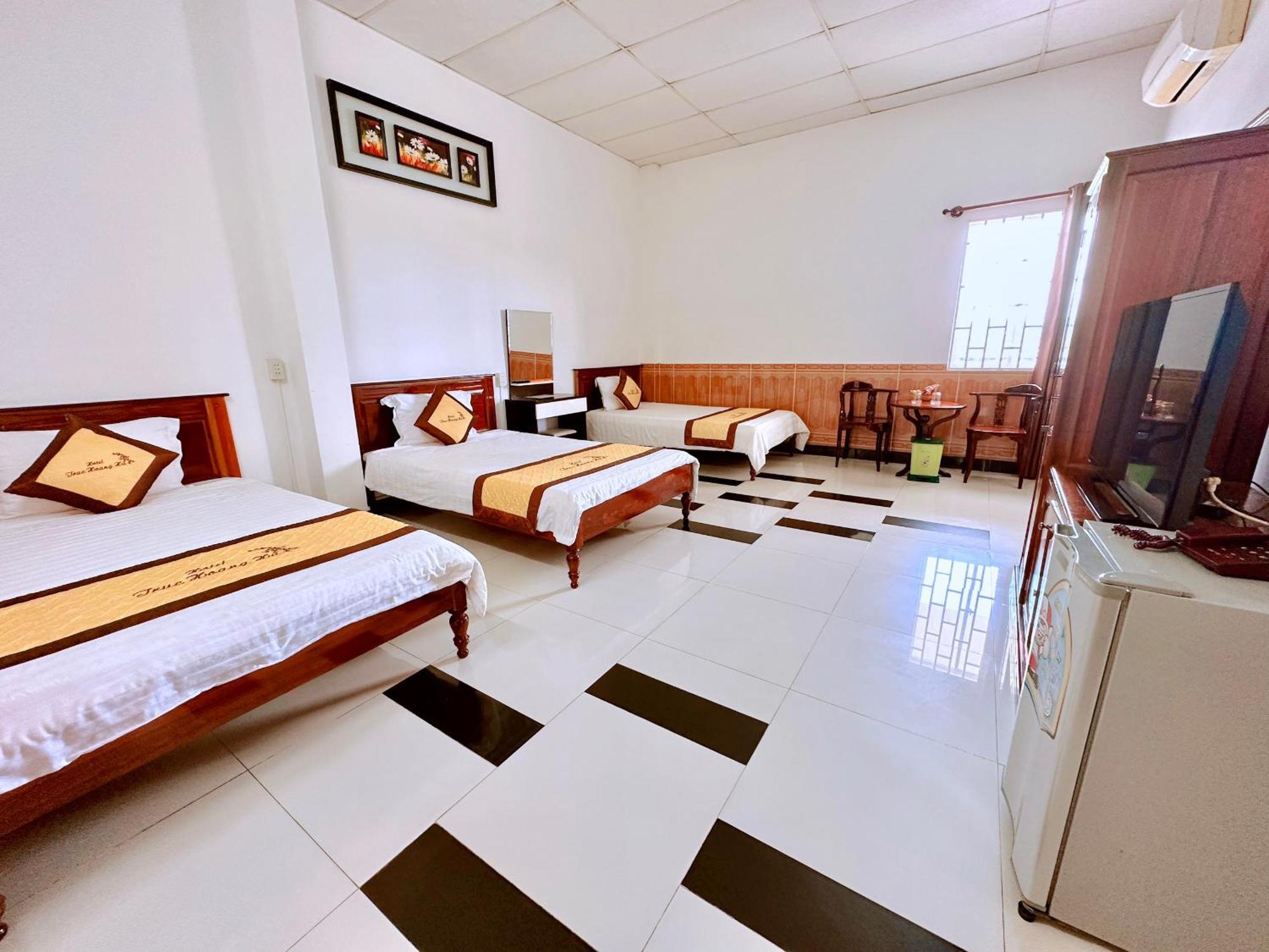 Truc Hoang Ha Hotel Kon Tum Buitenkant foto