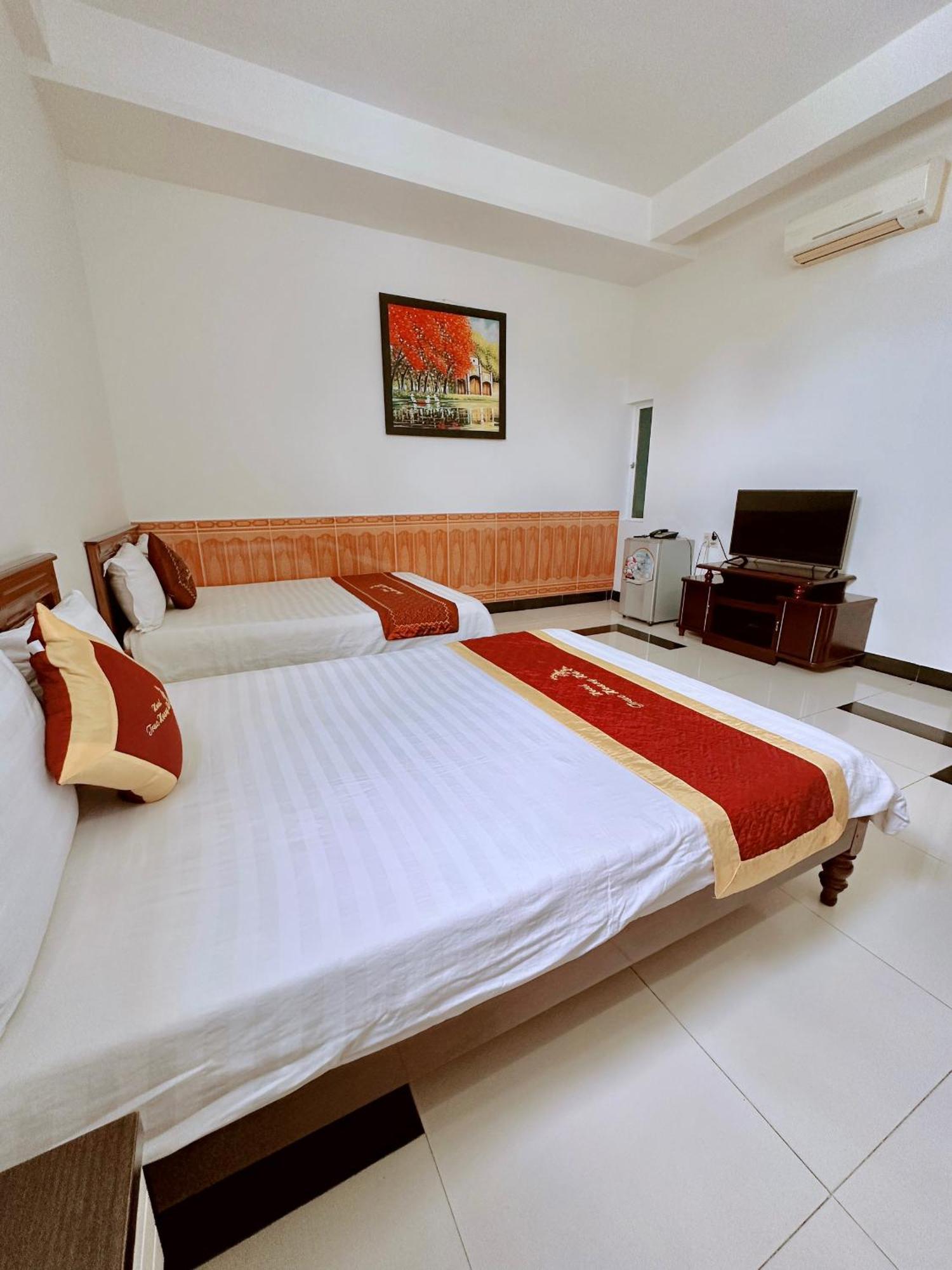 Truc Hoang Ha Hotel Kon Tum Buitenkant foto