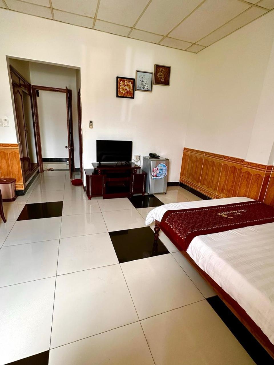 Truc Hoang Ha Hotel Kon Tum Buitenkant foto