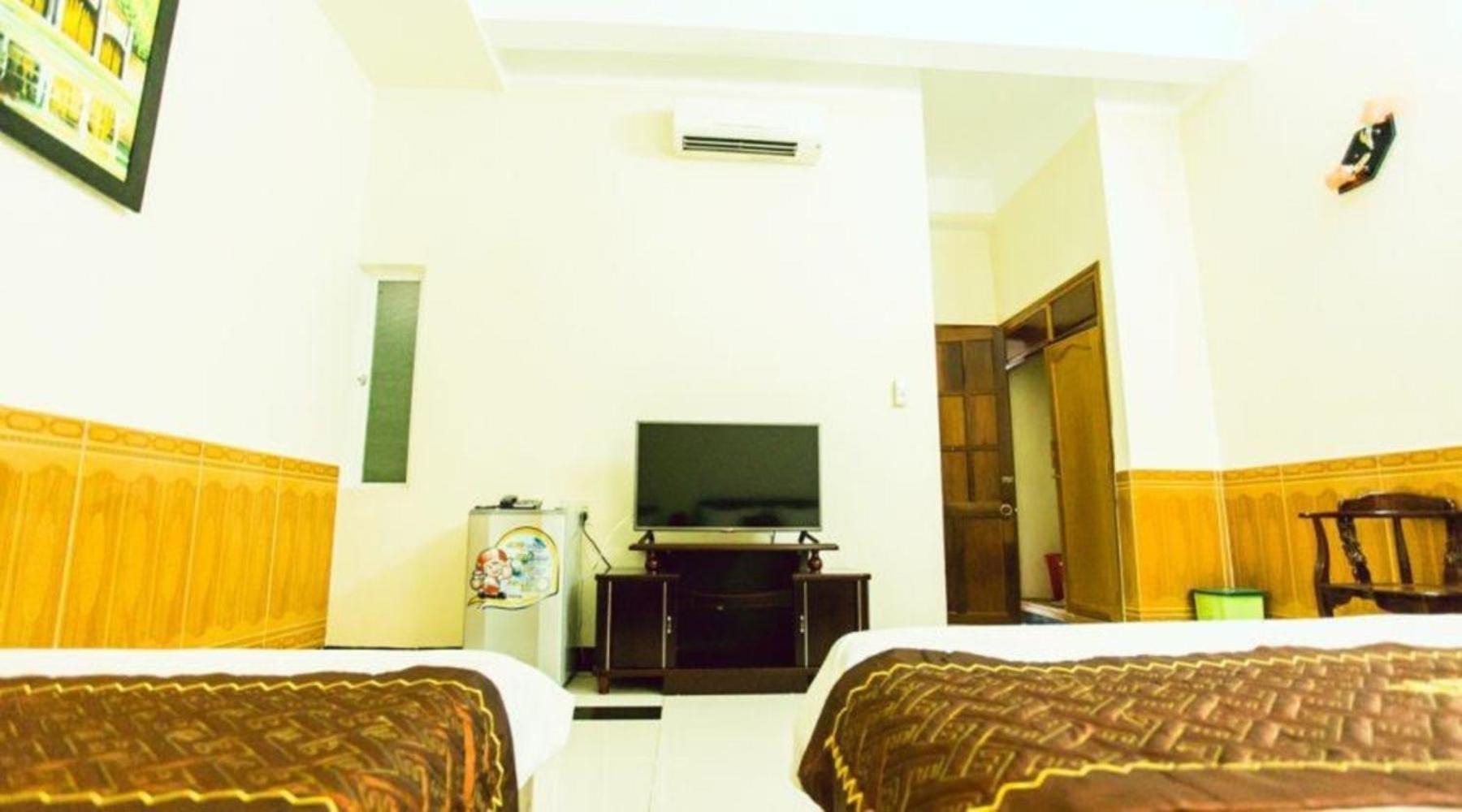 Truc Hoang Ha Hotel Kon Tum Buitenkant foto