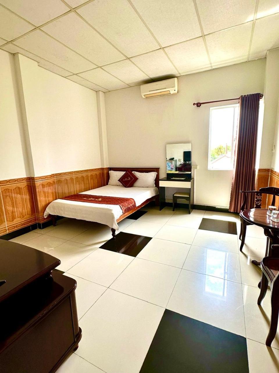 Truc Hoang Ha Hotel Kon Tum Buitenkant foto